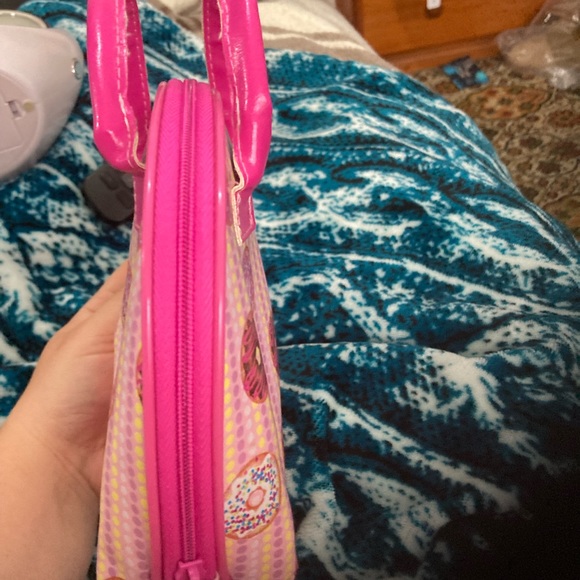 Y2K doughnut themed make up case - Picture 3 of 4